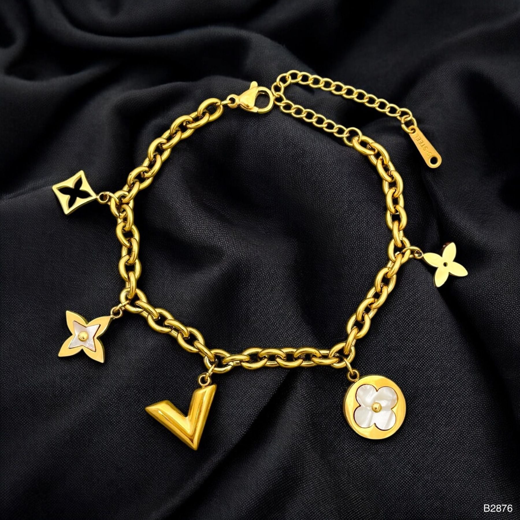 Clover Flower Mother Of Pearl White 18K Gold Stainless Steel Anti Tarnish Link Chain Bracelet For Women