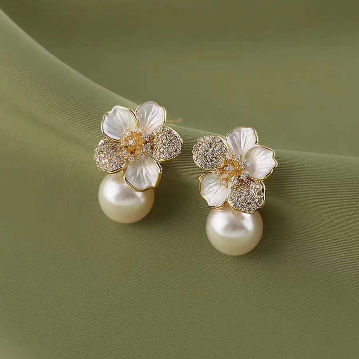 Flower Cubic Zirconia Pearl 18K Gold White Anti Tarnish Stud Earring For Women