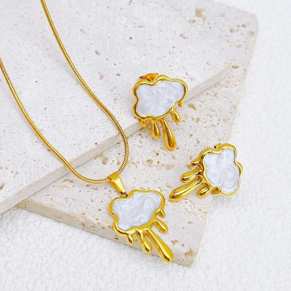Cloud Mother Of Pearl White 18K Gold Stainless Steel Anti Tarnish Snake Chain Pendant Earring Set For Women