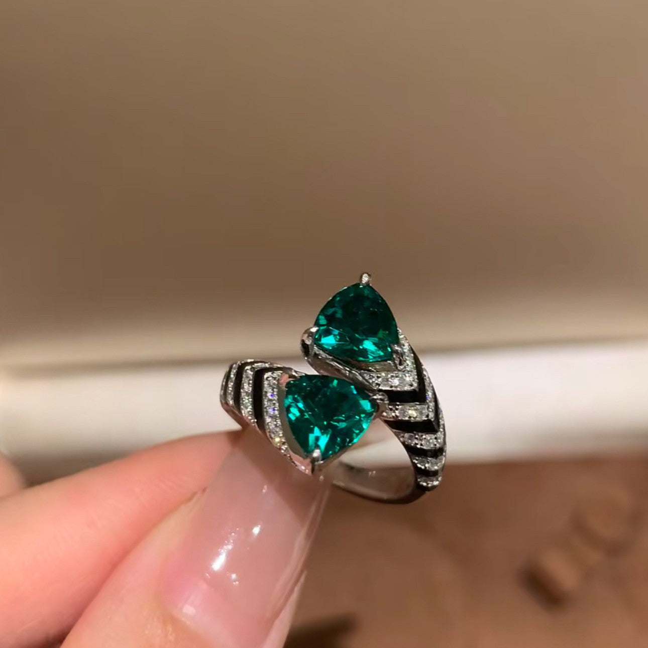 Drop Emerald Green Solitaire Black CZ Silver Anti Tarnish Ring