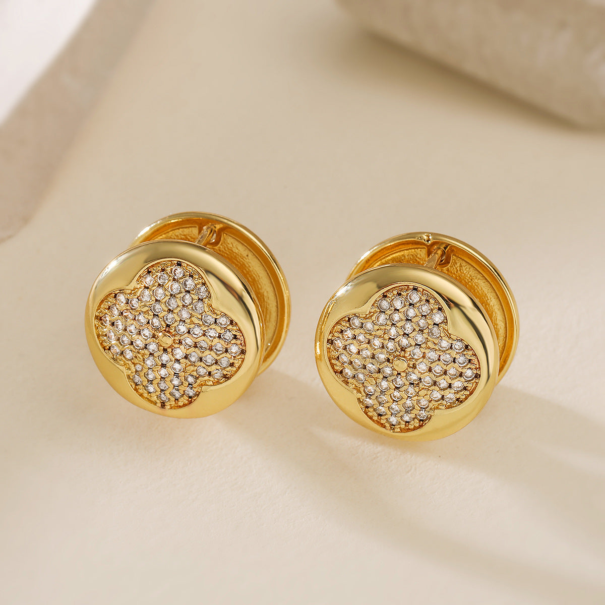 Clover Round 18K Gold Cubic Zirconia Anti Tarnish Stud Earring