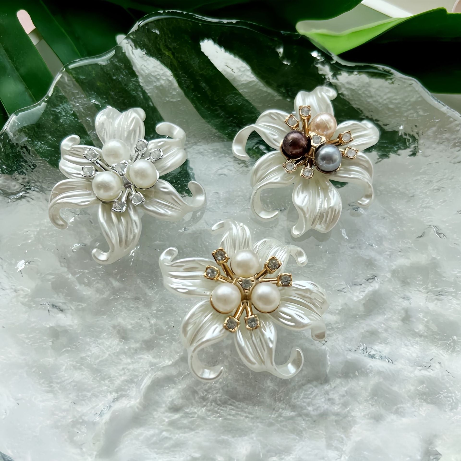 Multi Color Classic Floral Gold Silver Plated Pearl Brass Button Cover