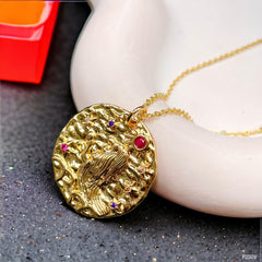 Pisces Beaten 18K Gold Medallion Zodiac Sign Chain for Women
