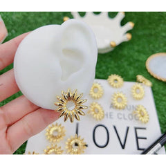 Daisy Sun Flower Glossy 18K Gold Stud Earring for Women