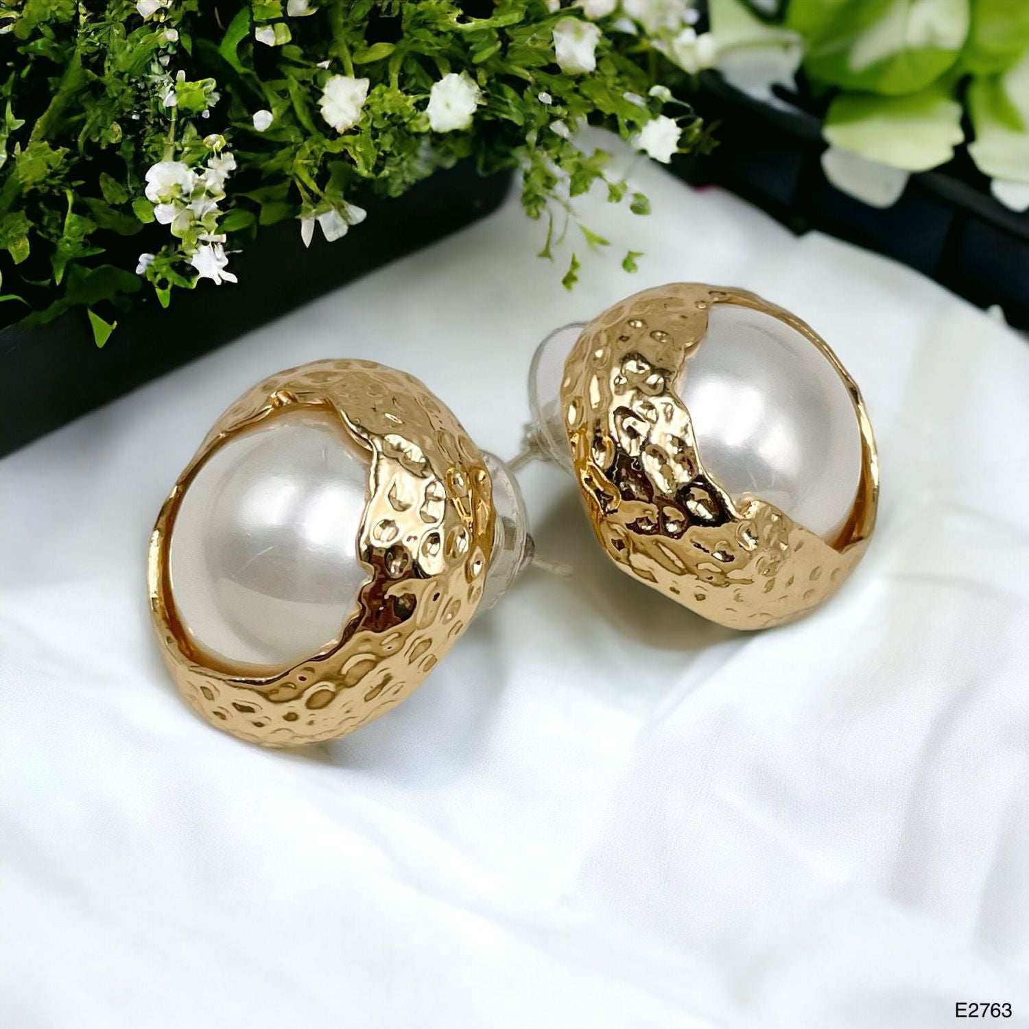 12 Mm Pearl Beaten 18K Gold White Anti Tarnish Stud Earring Women