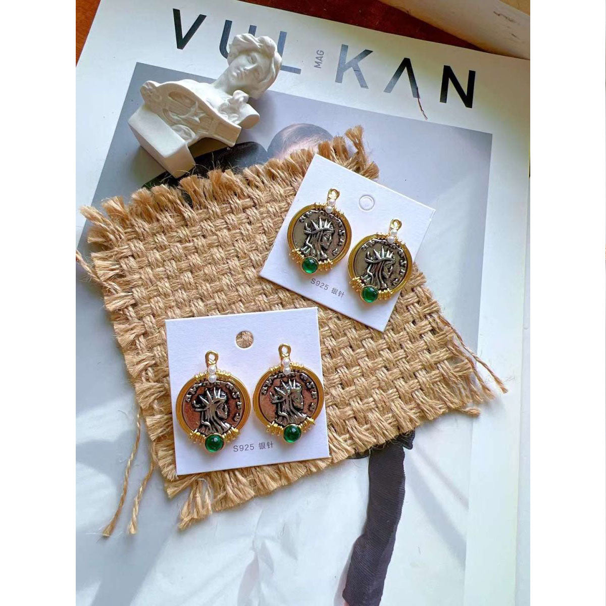 Queen Coin Ginni Two Tone Antique Vintage Retro Stud Earring for Women