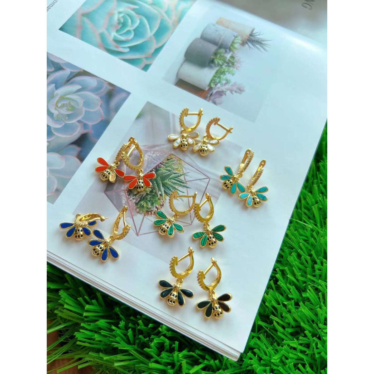 White Honey Bee 18K Gold Dangling Earring for Women