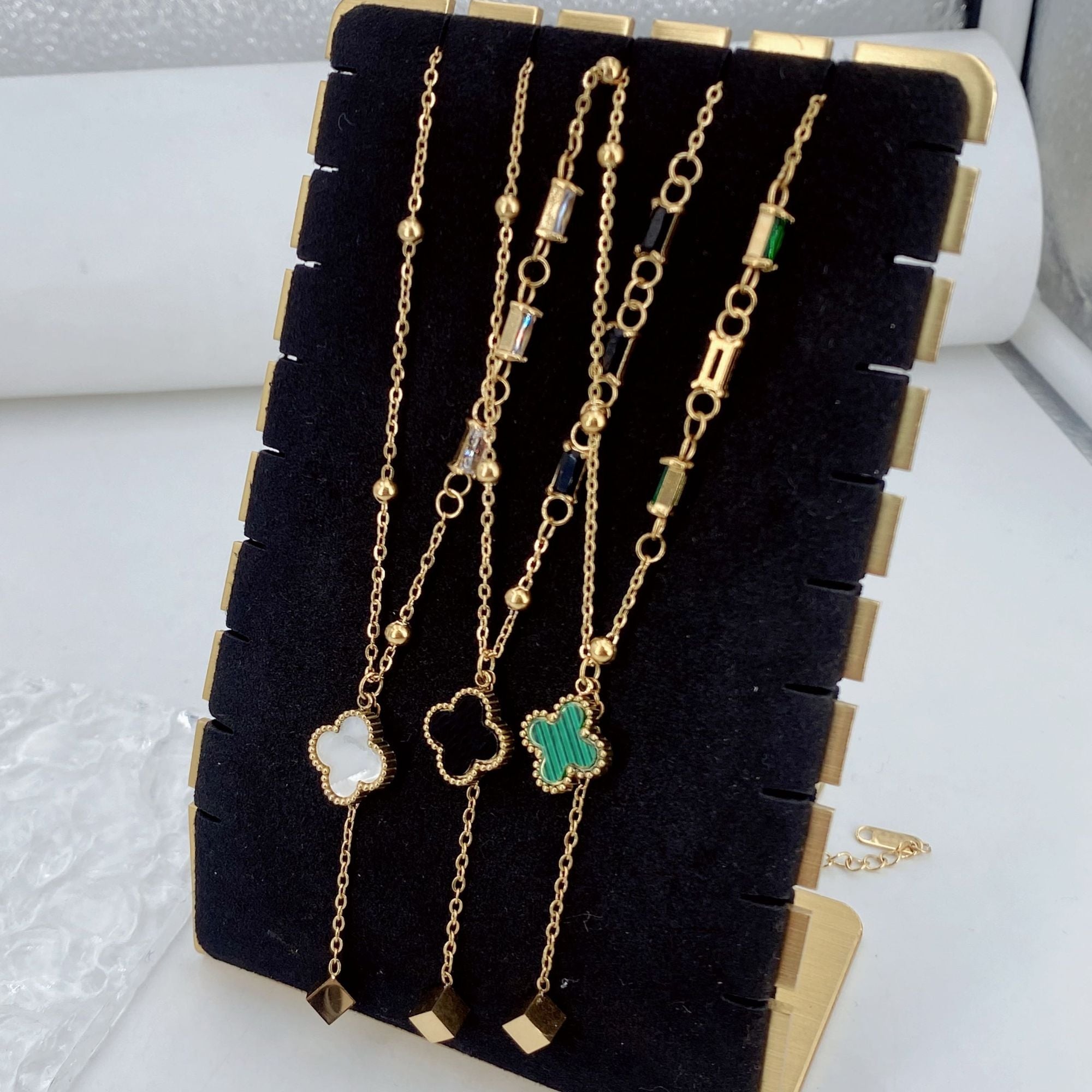 Clover Flower Mother Of Pearl Cubic Zirconia White 18K Gold Anti Tarnish Stainless Steel Necklace Chain For Women