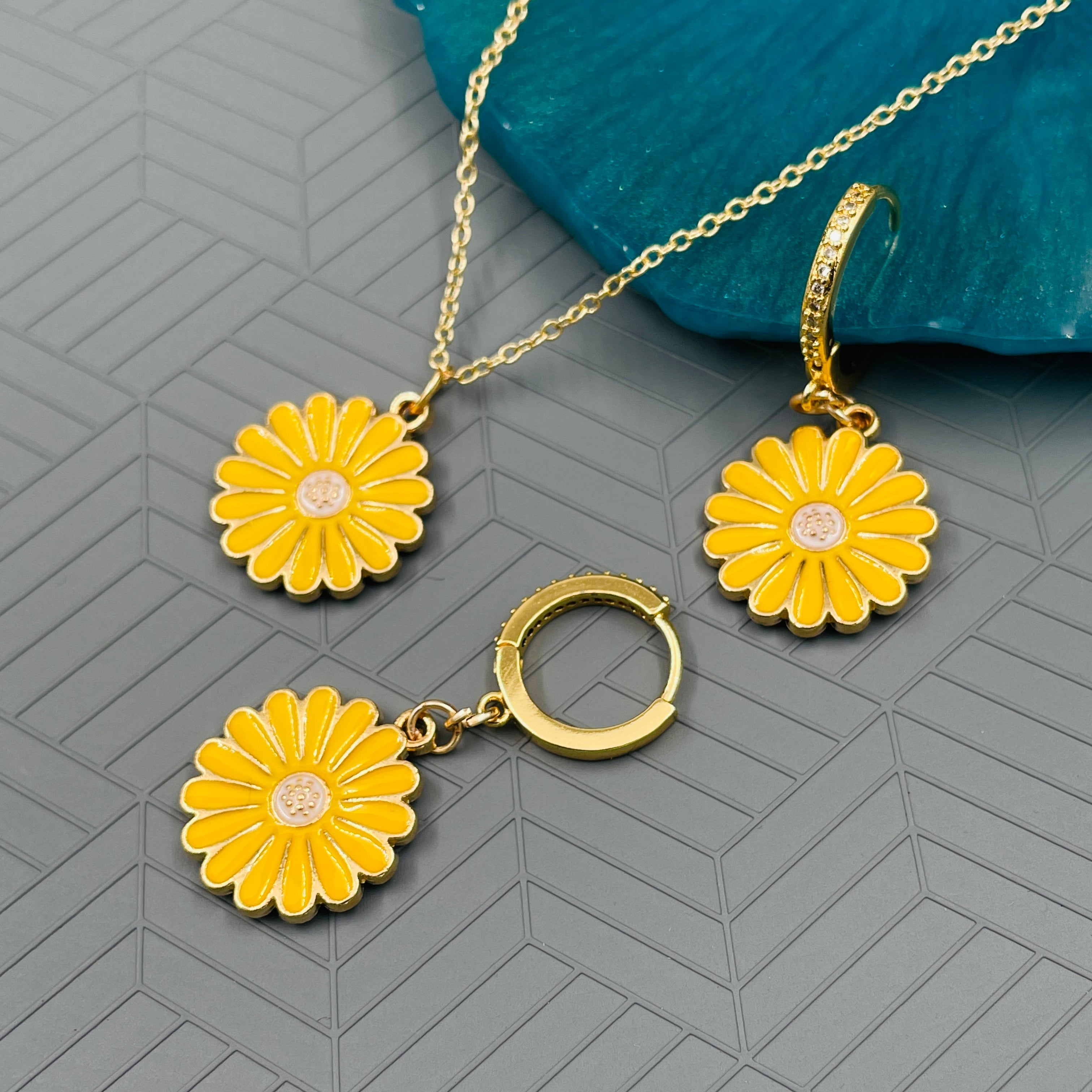 Daisy Flower Brass Gold Yellow Enamel Pendant Chain Earring Set For Women