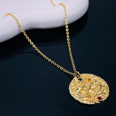 Pisces Beaten 18K Gold Medallion Zodiac Sign Chain for Women