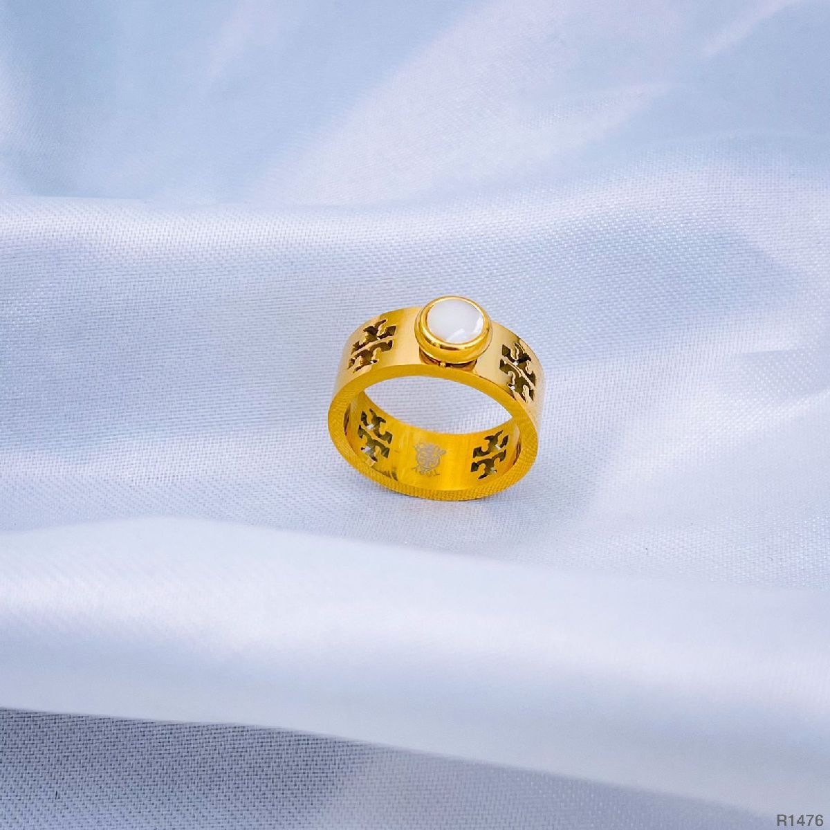 White Mother Of Pearl Luxury 18K Gold Stainless Steel Ring for Women