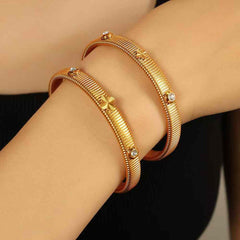 Clover Flower Cubic Zirconia 18K Gold Anti Tarnish Snake Cuff Kada Bracelet For Women
