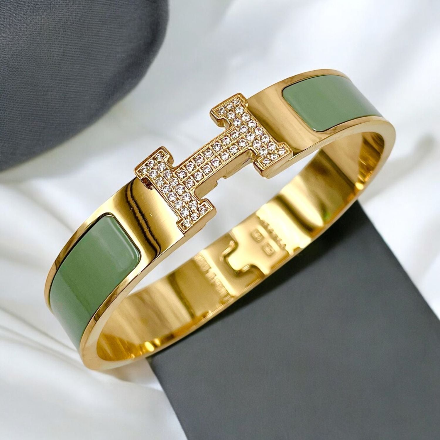 H Lock 18K Gold White Cubic Zirconia Enamel Anti Tarnish Kada Bracelet For Women
