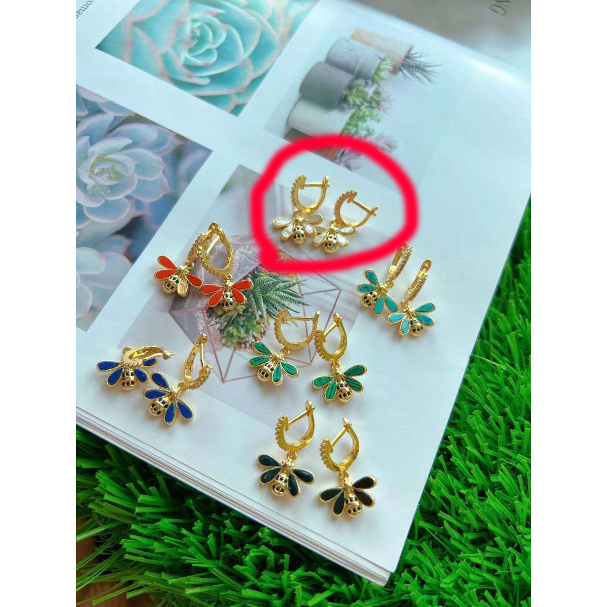 White Honey Bee 18K Gold Dangling Earring for Women