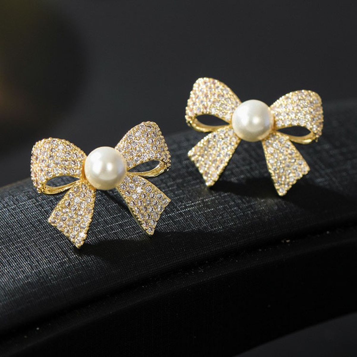 Ribbon Bow Cubic Zirconia Pearl 18K Gold White Anti Tarnish Stud Earring For Women