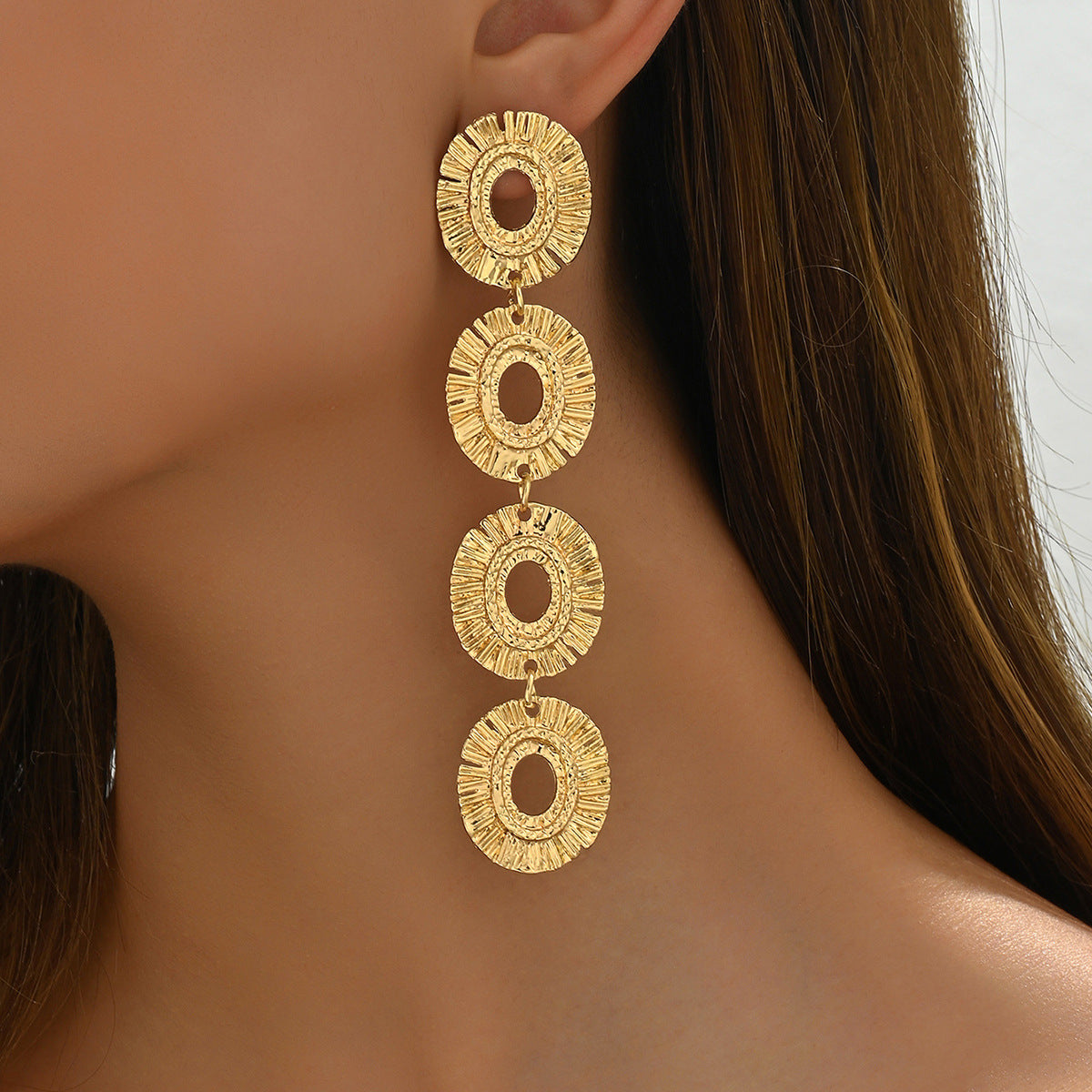 Beaten Finish Round Link 18K Gold Tassel Dangler Earring For Women