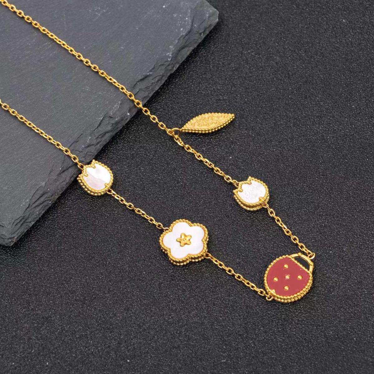 Ladybug Stainless Steel Mother Of Pearl White Red 18K Gold Anti Tarnish Pendant Chain For Women