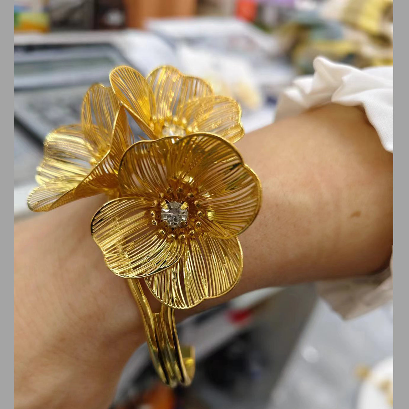 Light Weight Filigree Flower 18K Gold Cubic Zirconia Anti Tarnish