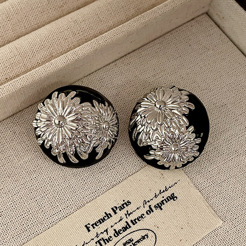White Black Flower Gold Anti Tarnish Copper Stud Earrings For Women
