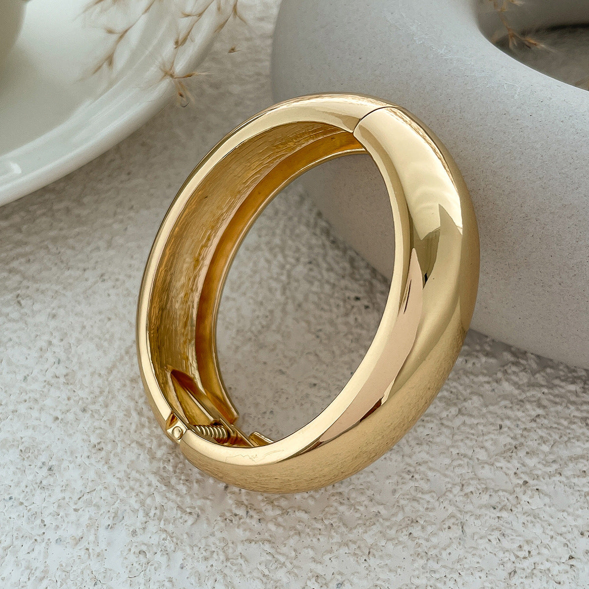 Simple Round 18k Gold Openable Cuff Kada Bracelet For Women