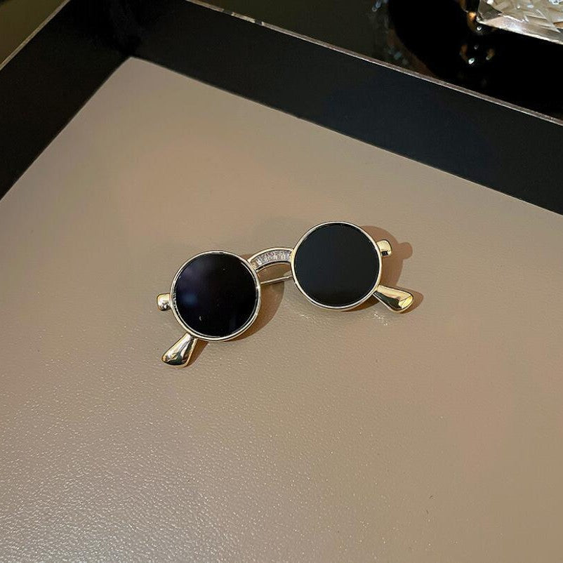 Black Sunglasses Gold Enamel Alloy Anti Tarnish Brooch For Men