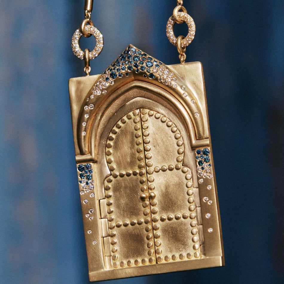 Butterfly Openable Door 18K Gold Blue Studded Anti Tarnish Necklace Pendant Chain For Women