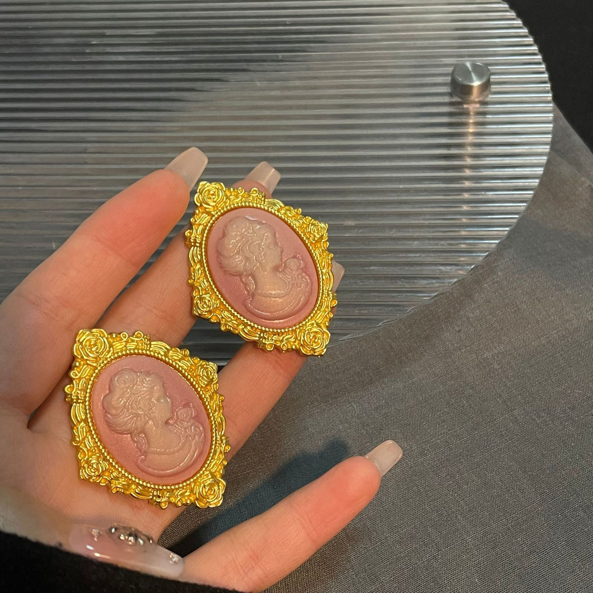 Traditional Queen Frame Pink 18K Gold Stud Earring For Women