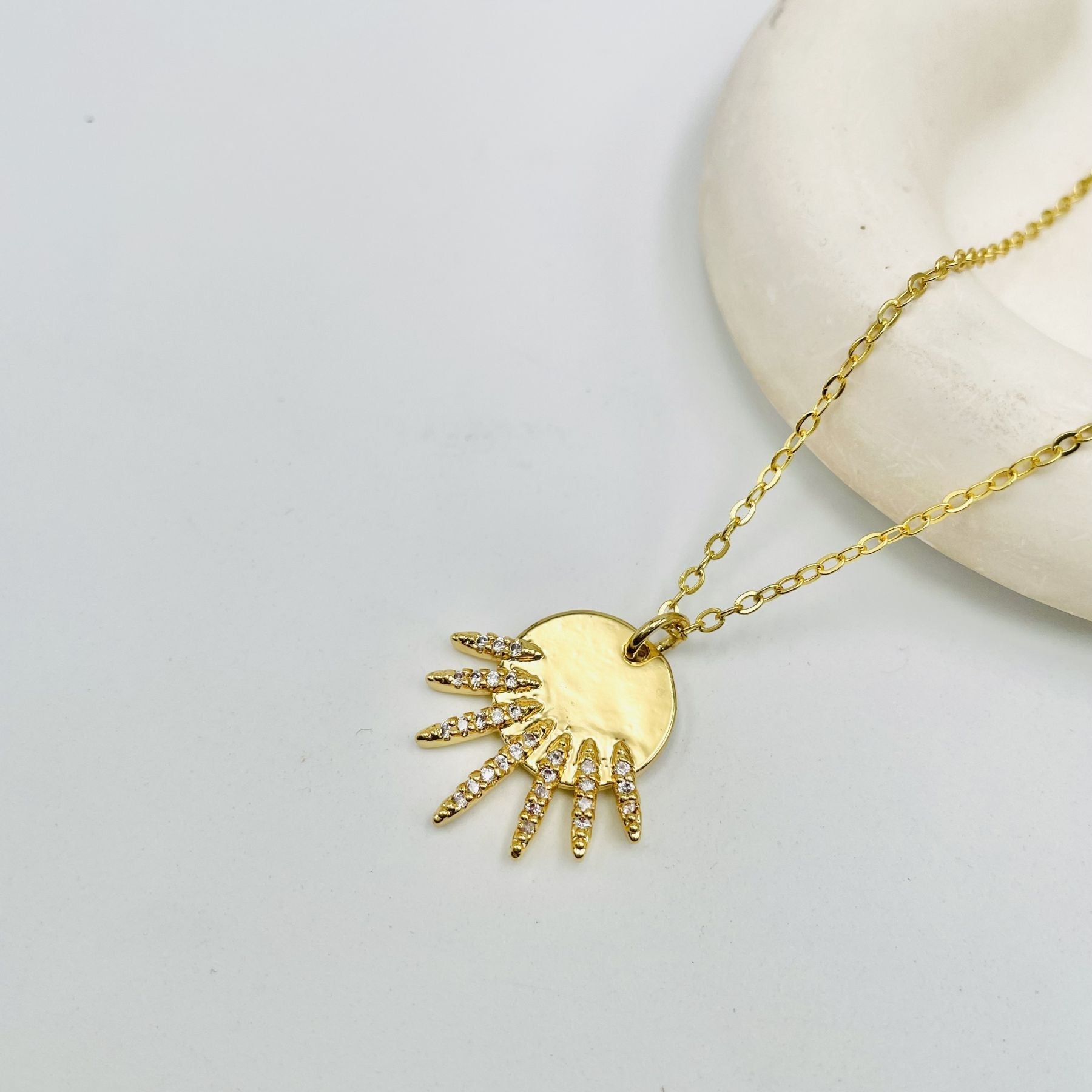 Sun Cubic Zirconia 18K Gold Anti Tarnish Pendant Chain For Women