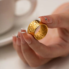 Hammered 18K Gold Stainless Steel Anti Tarnish Band Ring For Women