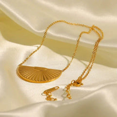 Half Moon Gold Anti Tarnish Stainless Steel Pendant Chain Necklace