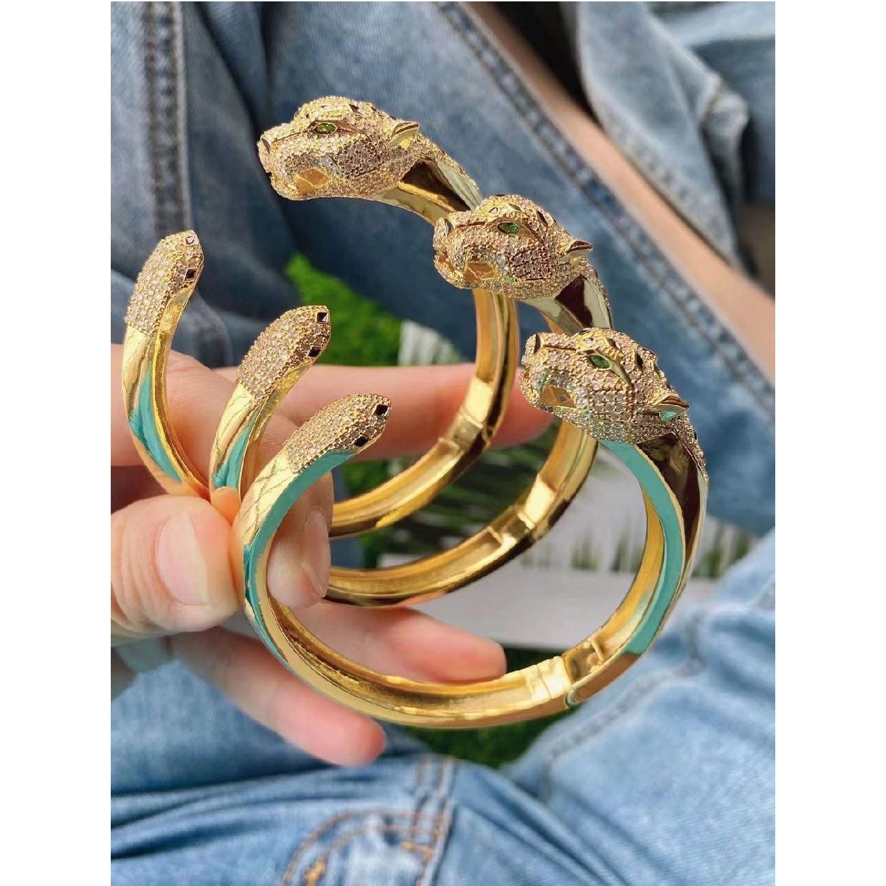 Gold snake bracelets egypt hi-res stock photography and images - Alamy