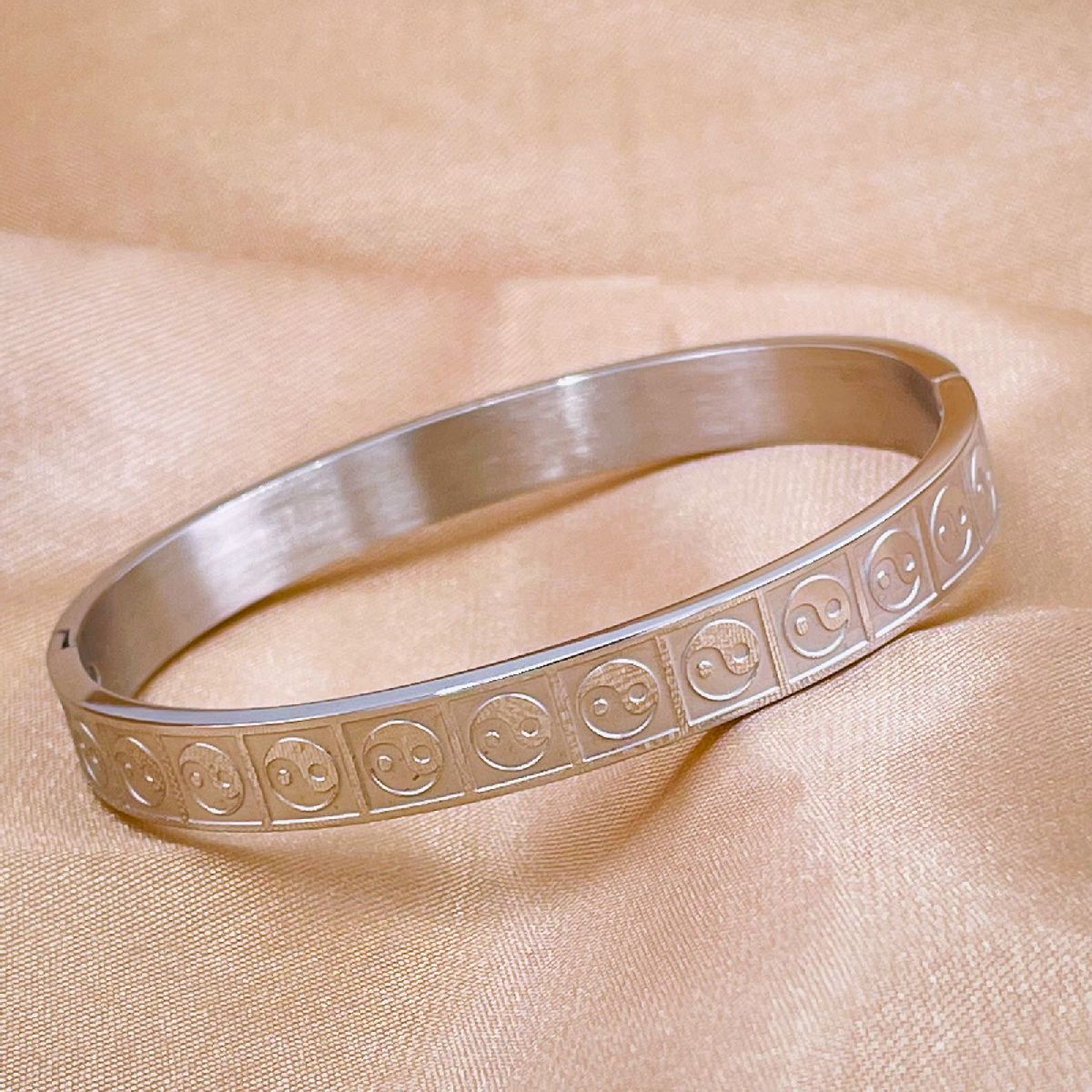 Stainless Steel Ying Yang Silver Openable Bangle Kada For Men