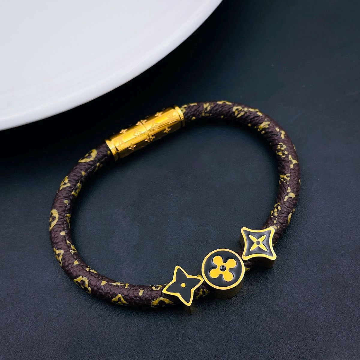 Clover Genuine Leather 18K Gold Stainless Steel Magnetic Bracelet for Women