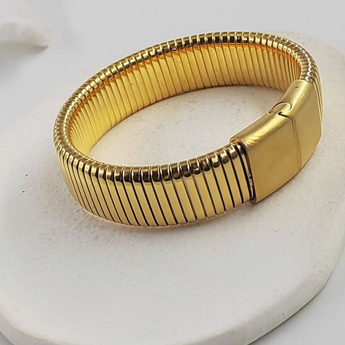 Cobra Snake 18K Gold Anti Tarnish Stainless Steel Magnetic Clasp Stretchable Bracelet For Women