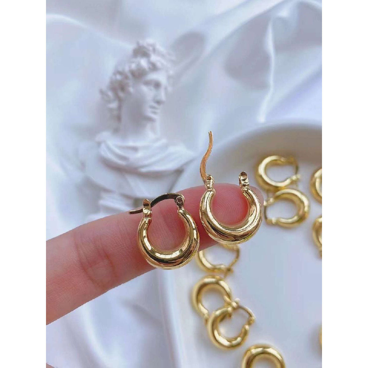 Classic Round 18K Gold Copper Hoop Earring Pair for Women