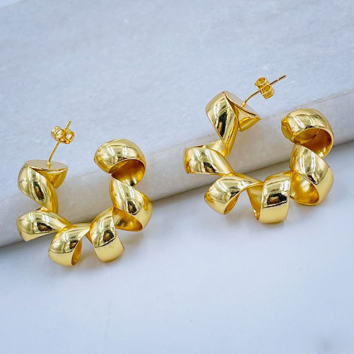 Twisted Curly 18K Gold Anti Tarnish Copper Hoop Earring Pair for Women