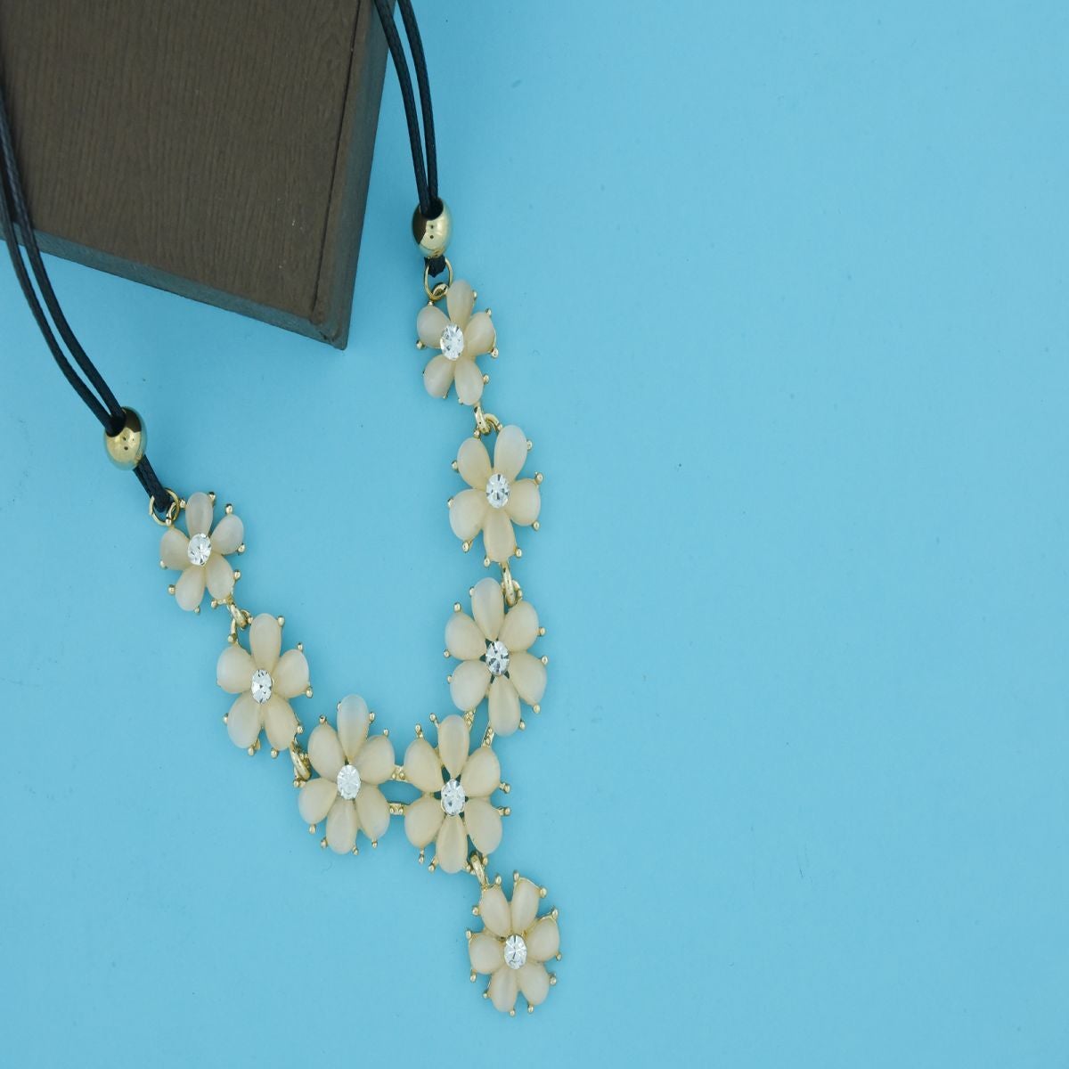 Casual Party Delicate Flower Light Yellow Pendant Necklace Chain