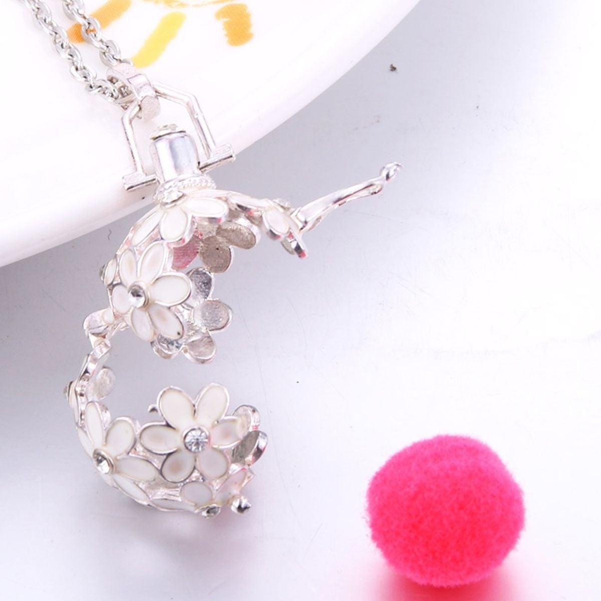 Aromatherapy Oil Perfume Diffuser Openable Cage Pendant Chain