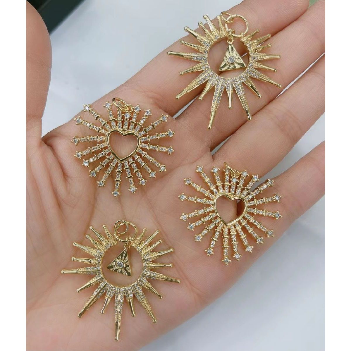 Heart Love Sparkle Cubic Zirconia 18K Gold Links Chain Pendant for Women