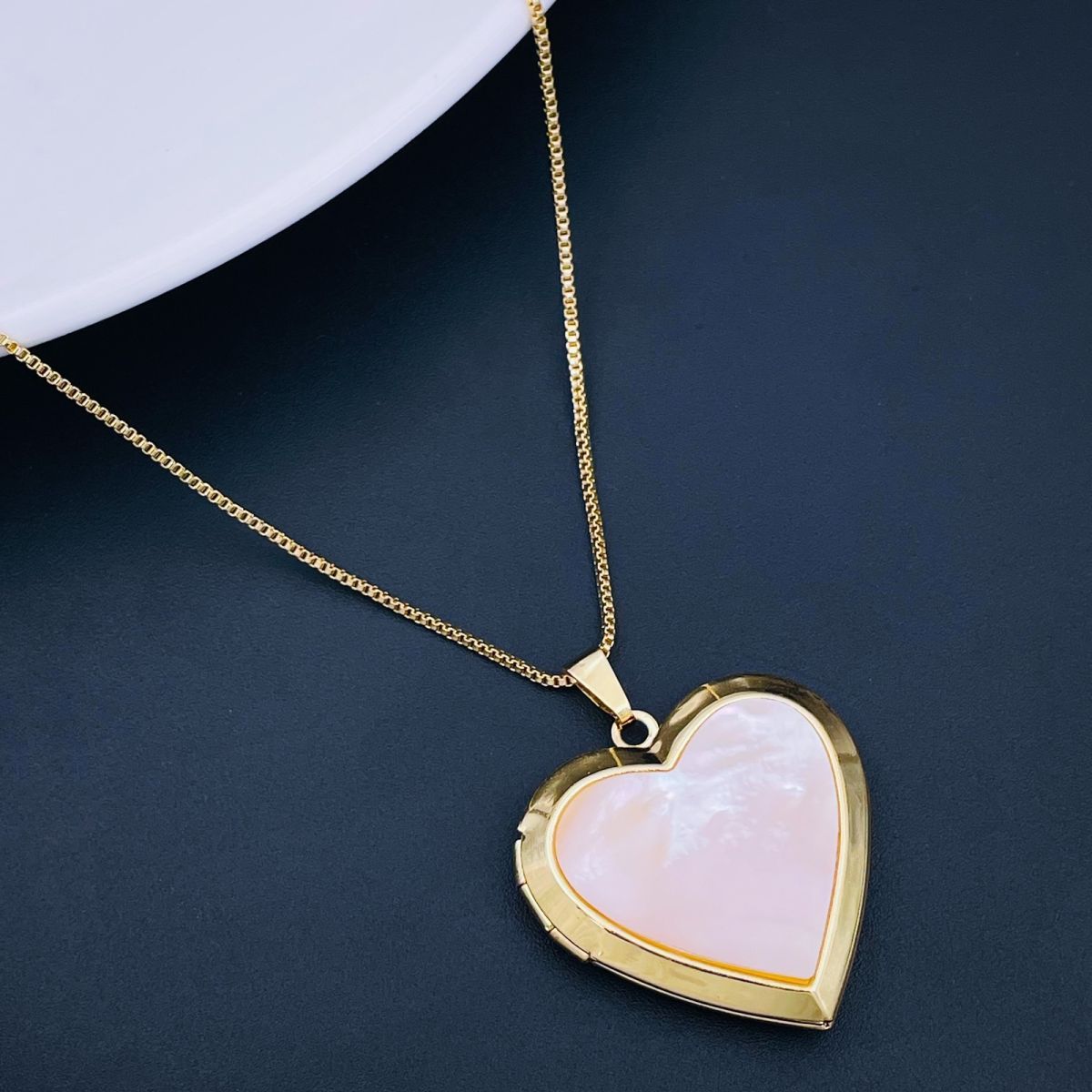 Large White Heart Love Mother of Pearl Openable Photo Frame Pendant Chain for Women