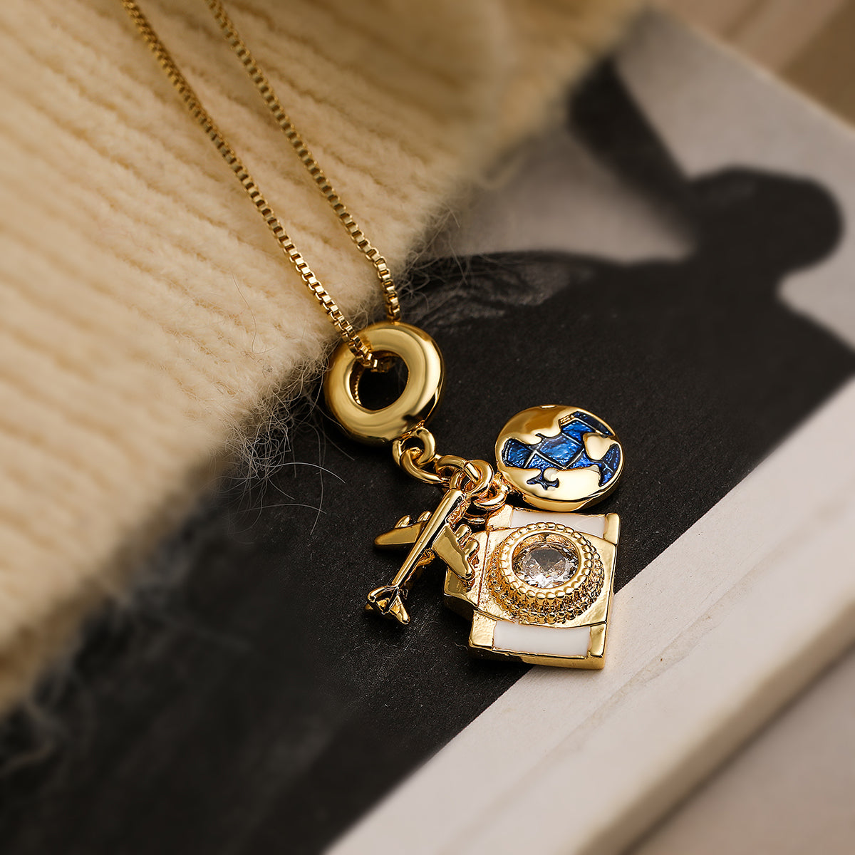Camera Globe Airplane Charms 18K Gold Anti Tarnish Pendant Chain For Women