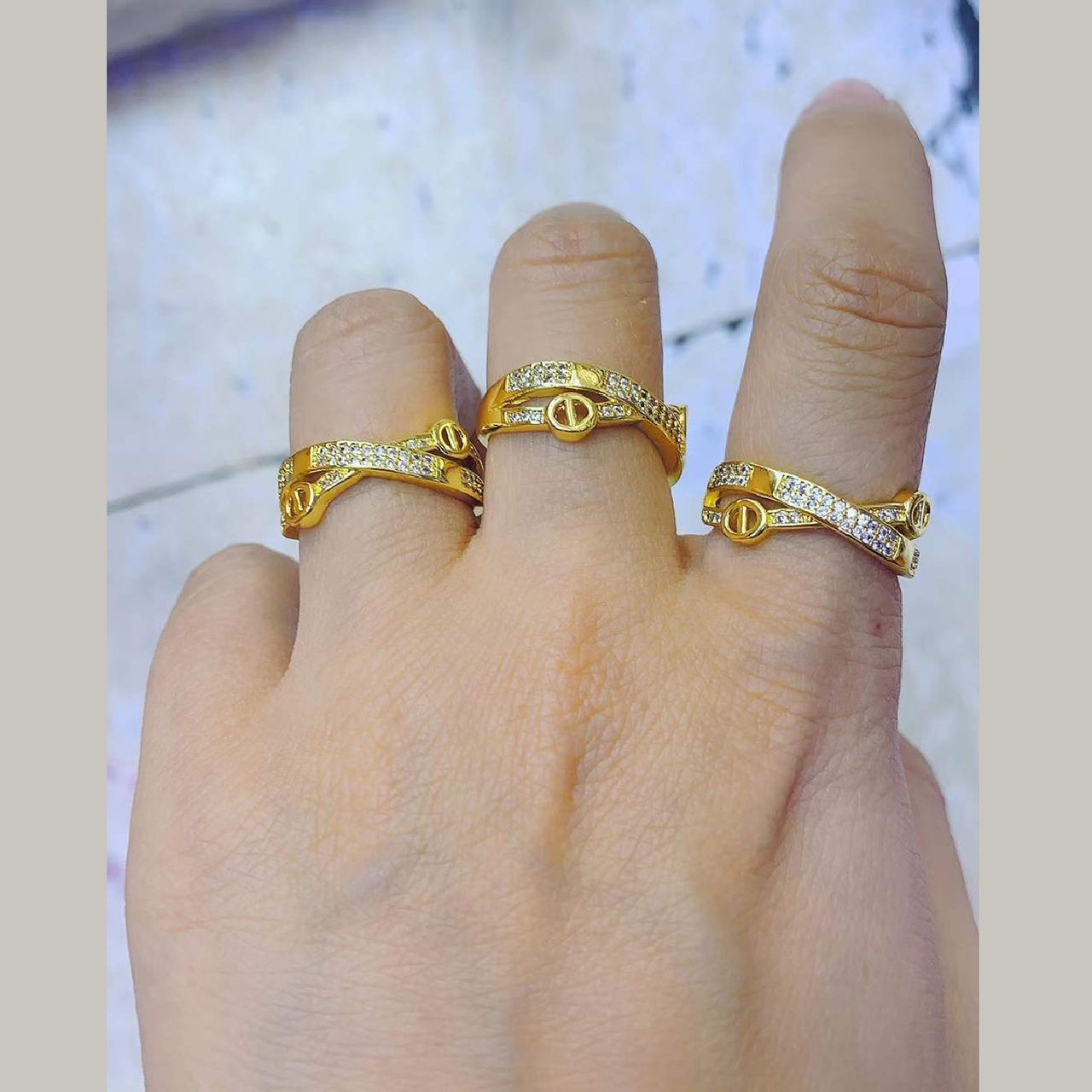 Elegant Gold Finger Ring Designs for Women