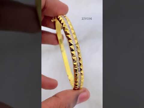Checkered Baguette Cubic Zirconia 18k Gold Openable Kada Bangle for Women